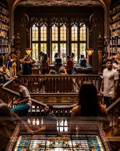 primer día de clases en la universidad biblioteca