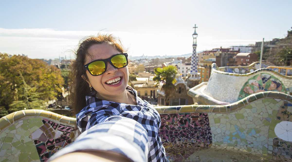 chica en parque barcelona residencias universitarias bcn Unihabit 1