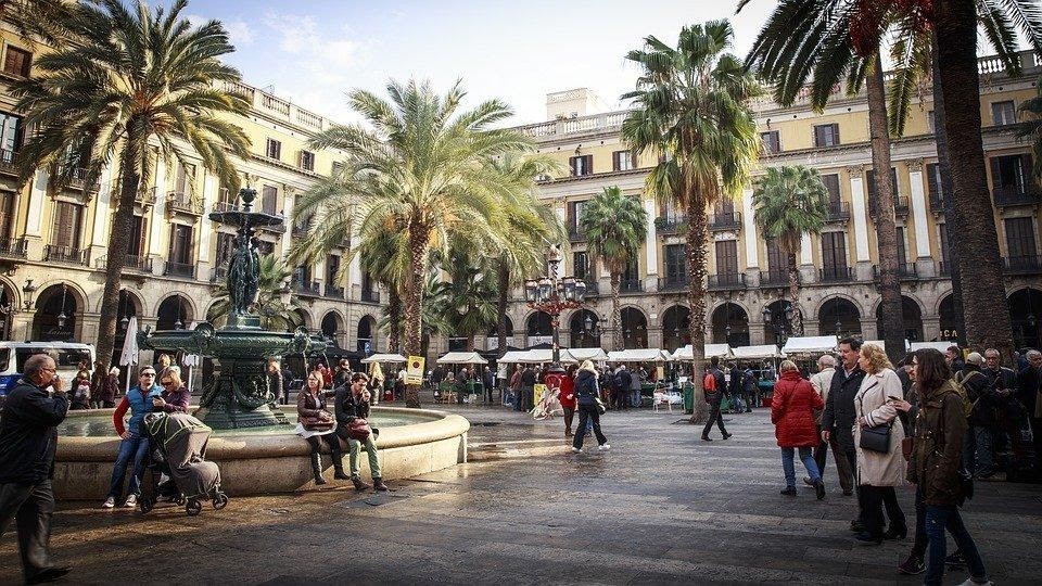 plaza de Barcelona plaza universitaria residencias unihabit 1